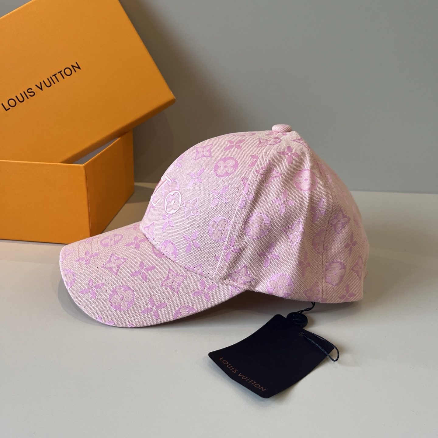 🧢路易威登棒球帽 LouisVuitton😍新款LV棒球帽，重工打造♥️高端大气，百搭款🤗男女通用！跑量