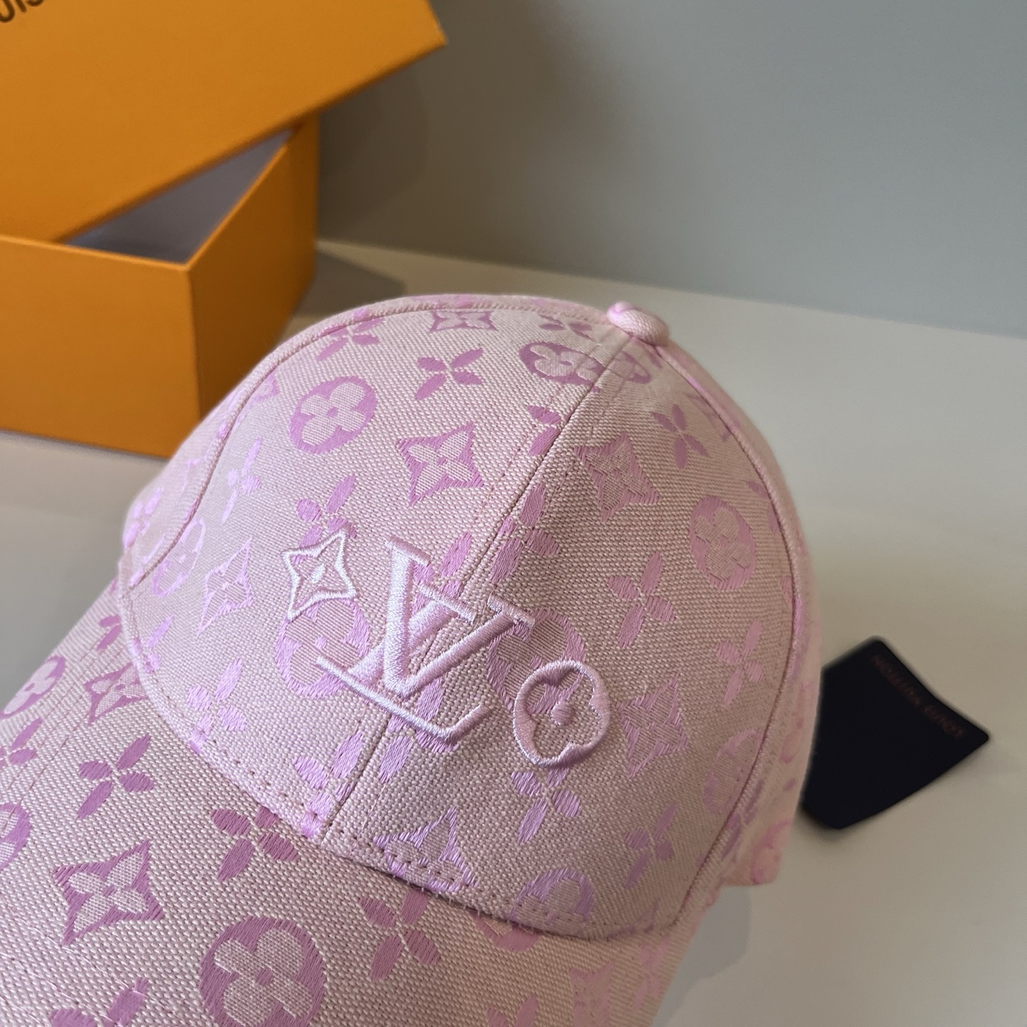 🧢路易威登棒球帽 LouisVuitton😍新款LV棒球帽，重工打造♥️高端大气，百搭款🤗男女通用！跑量