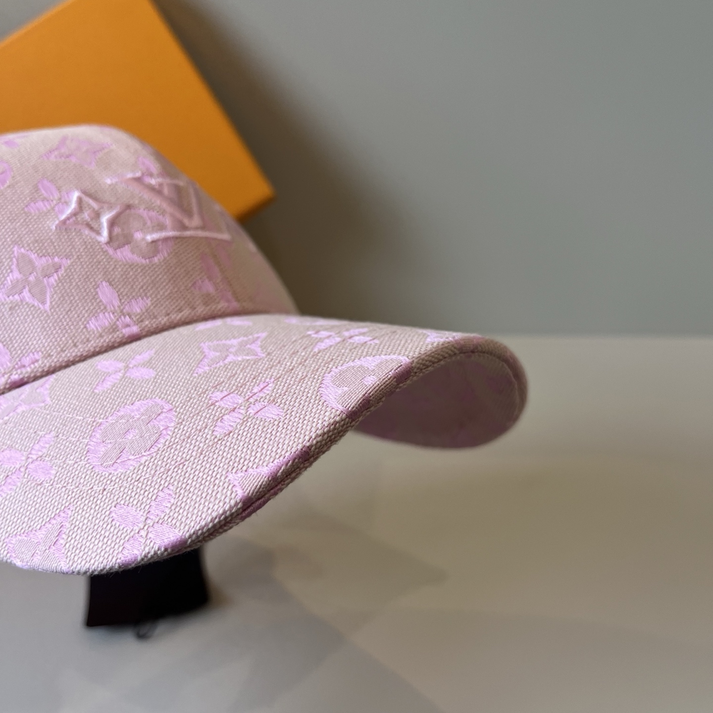 🧢路易威登棒球帽 LouisVuitton😍新款LV棒球帽，重工打造♥️高端大气，百搭款🤗男女通用！跑量