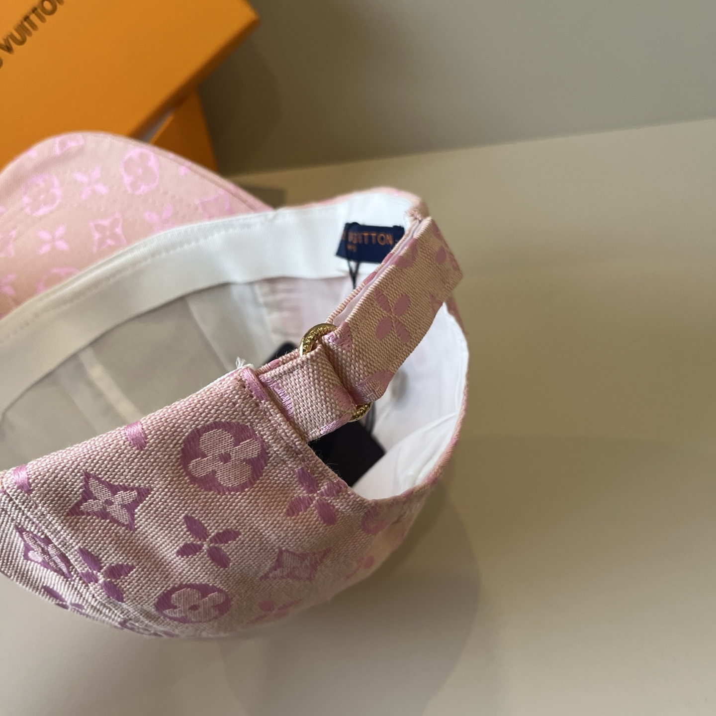 🧢路易威登棒球帽 LouisVuitton😍新款LV棒球帽，重工打造♥️高端大气，百搭款🤗男女通用！跑量