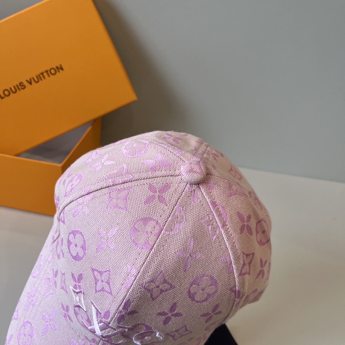 🧢路易威登棒球帽 LouisVuitton😍新款LV棒球帽，重工打造♥️高端大气，百搭款🤗男女通用！跑量