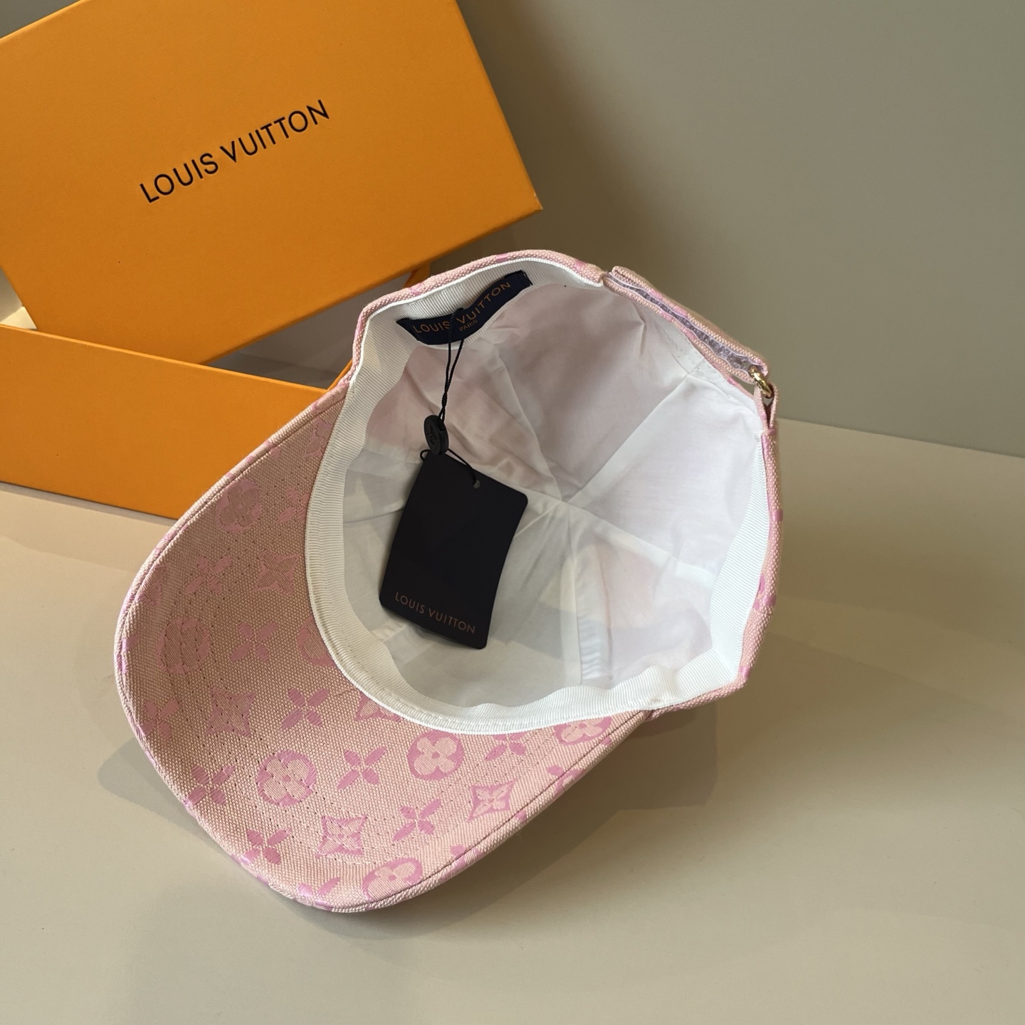 🧢路易威登棒球帽 LouisVuitton😍新款LV棒球帽，重工打造♥️高端大气，百搭款🤗男女通用！跑量