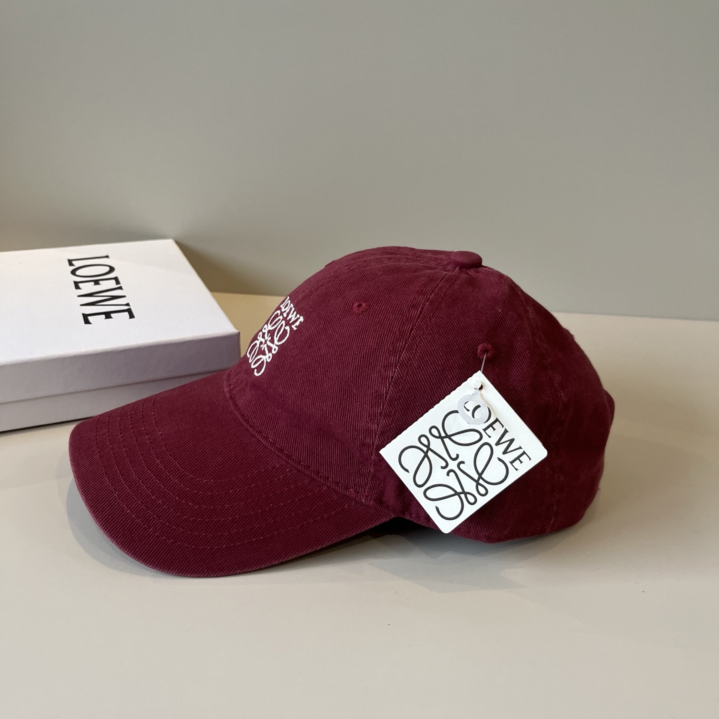 
罗意威 LOEWE新款原版原标设计，质感超好，外部线条定位标准，做工精细，简约大气低价走量！