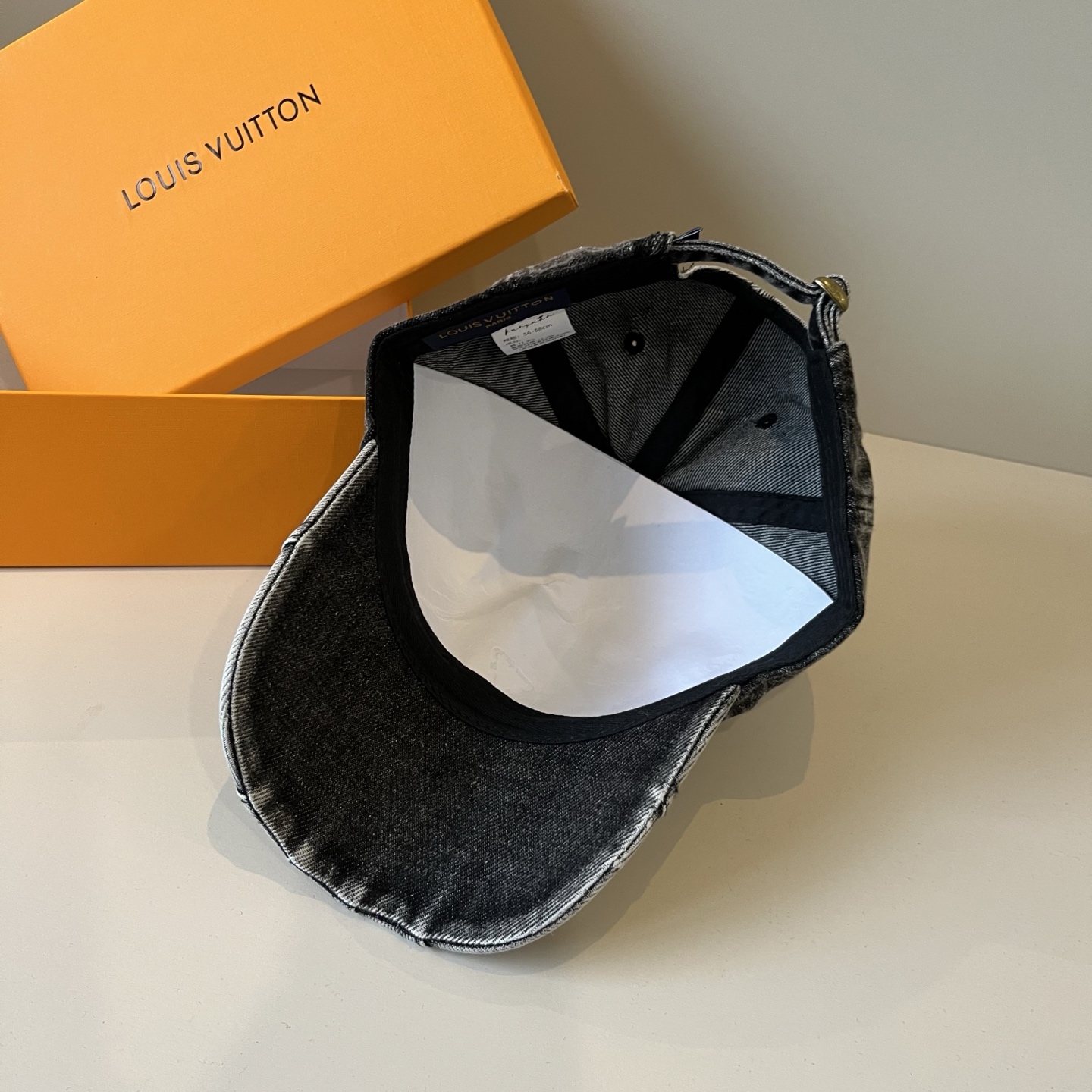 🧢路易威登棒球帽 LouisVuitton😍新款LV棒球帽，重工打造♥️高端大气，百搭款🤗男女通用！跑量