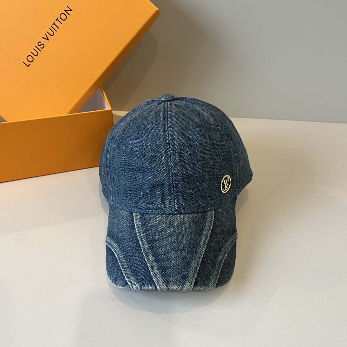 NO:361661,Louis Vuitton Baseball Cap Louis Vuitton's new LV baseball cap, heavy industry creates high-end and atmospheric, versatile and universal for both men and women!  Run volume!  hat straw hat fisherman hat baseball hat, hat, louis vuitton, louis vuitton, louis vuitton, espadrilles, hats路易威登棒球帽 LouisVuitton新款LV棒球帽,重工打造高端大气,百搭款男女通用！跑量！帽子草帽渔夫帽棒球帽,帽子,louis vuitton,louis vuitton,louis vuitton,espadrilles,hats,hat