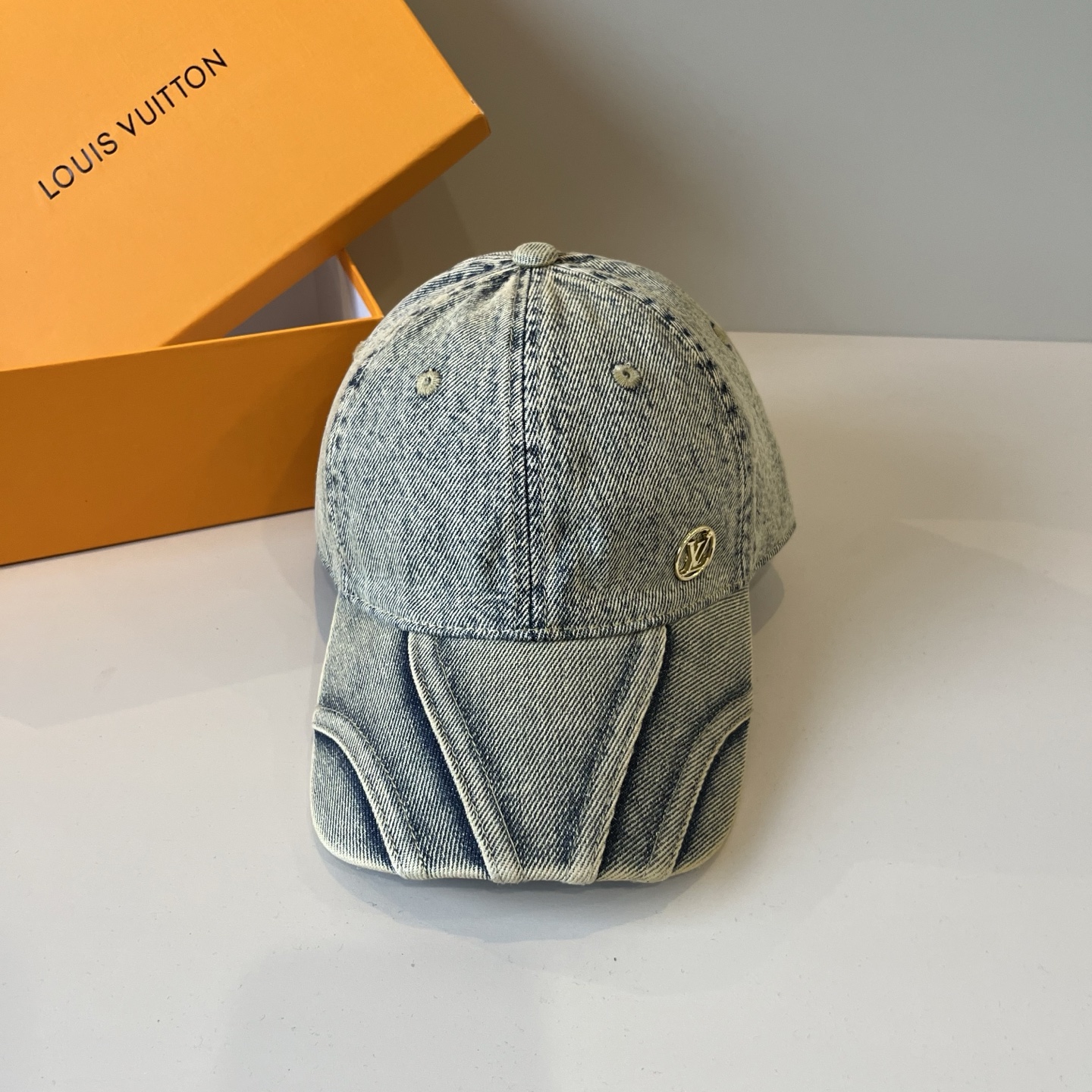 🧢路易威登棒球帽 LouisVuitton😍新款LV棒球帽，重工打造♥️高端大气，百搭款🤗男女通用！跑量