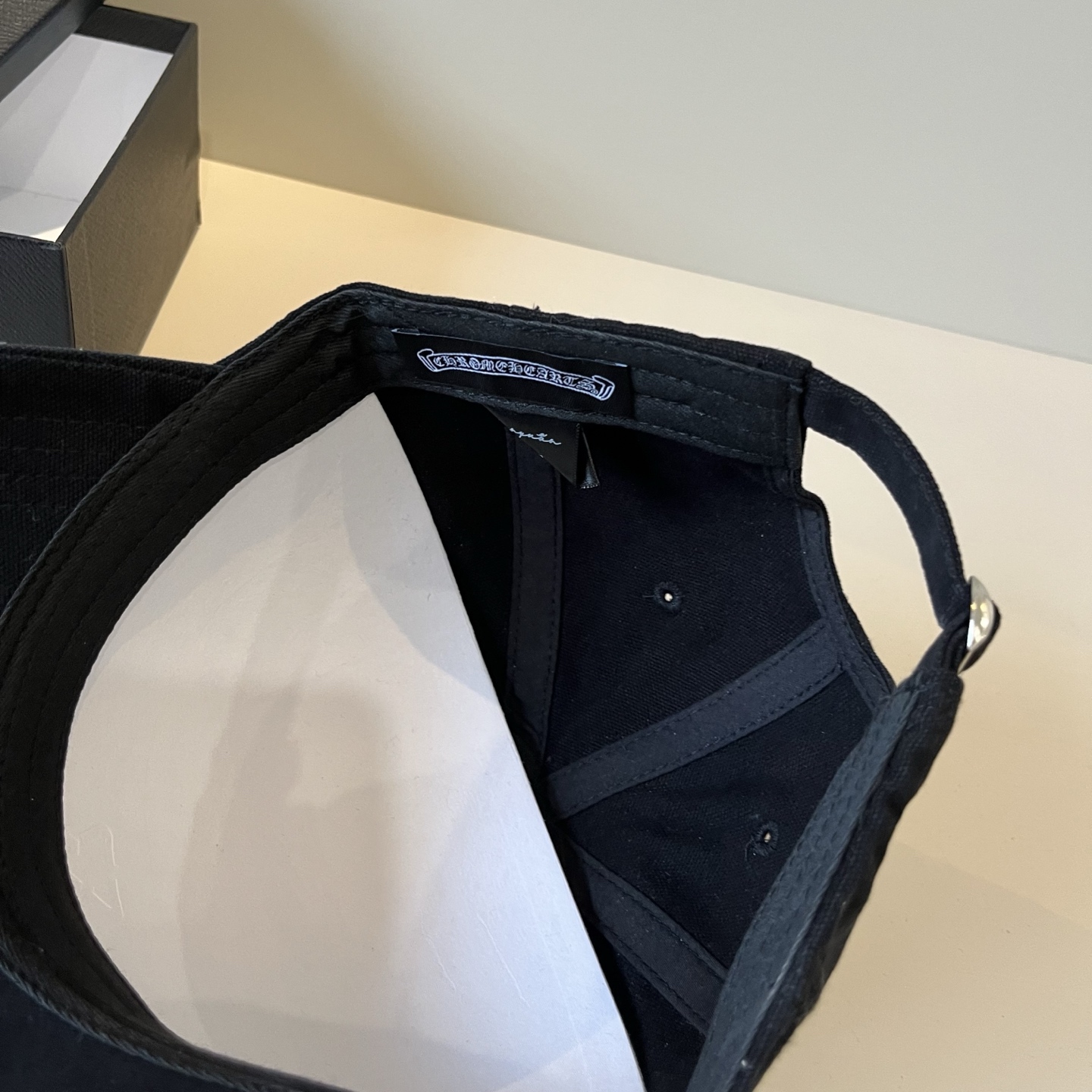  克罗心最新时尚前卫的休闲设计风格，戴上头就是这样好看看哦，做工精细，男女同款！