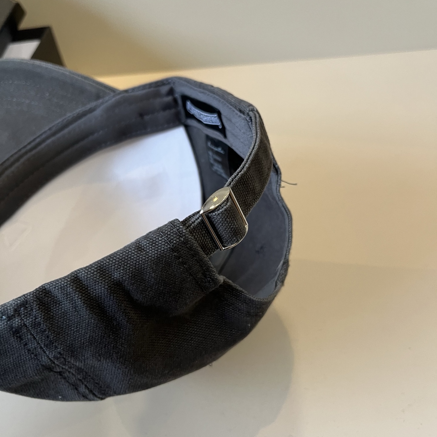  克罗心最新时尚前卫的休闲设计风格，戴上头就是这样好看看哦，做工精细，男女同款！