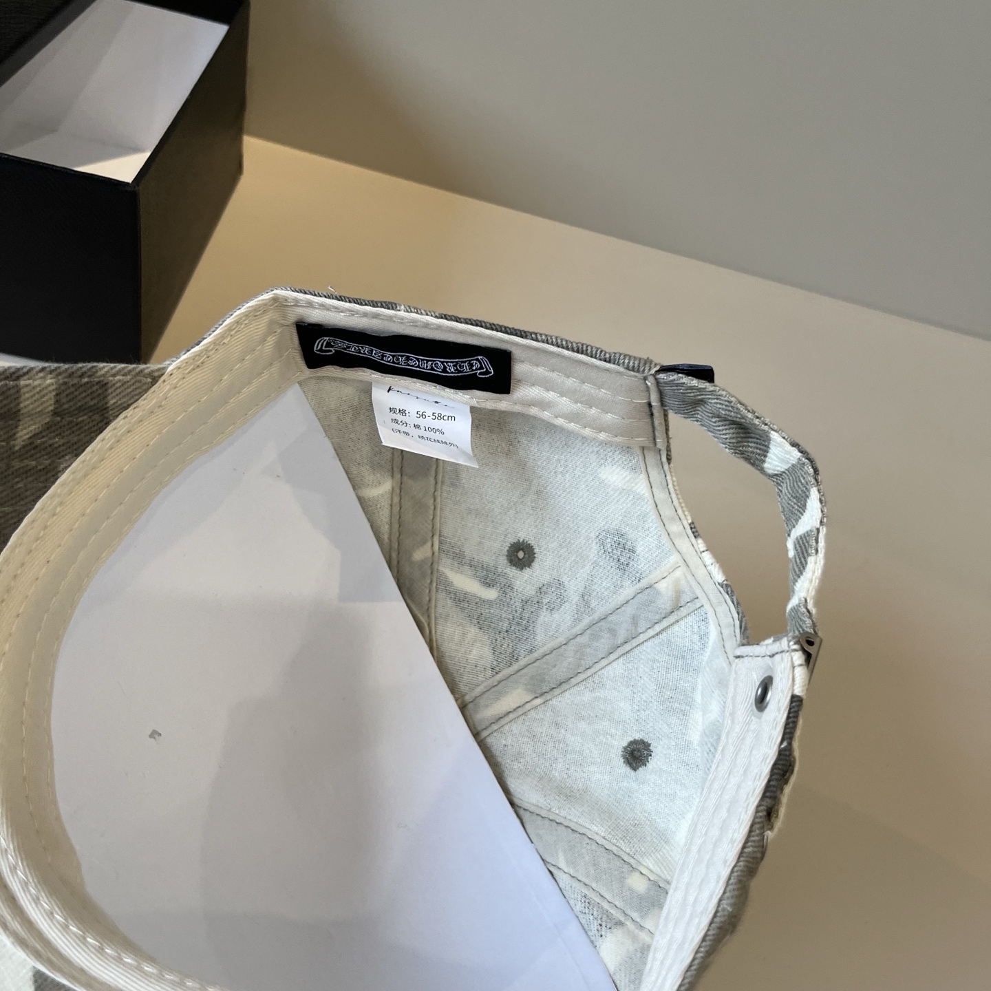  克罗心最新时尚前卫的休闲设计风格，戴上头就是这样好看看哦，做工精细，男女同款！