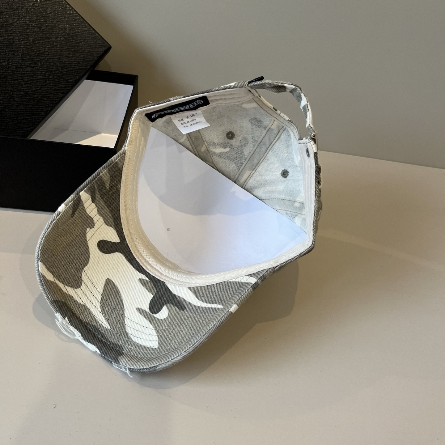  克罗心最新时尚前卫的休闲设计风格，戴上头就是这样好看看哦，做工精细，男女同款！