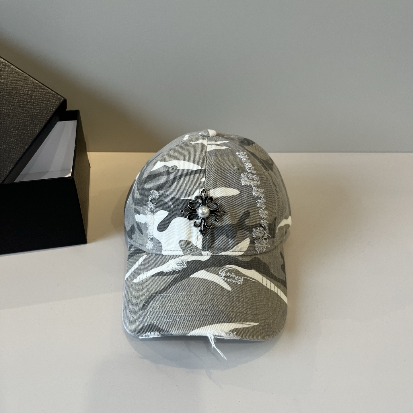  克罗心最新时尚前卫的休闲设计风格，戴上头就是这样好看看哦，做工精细，男女同款！