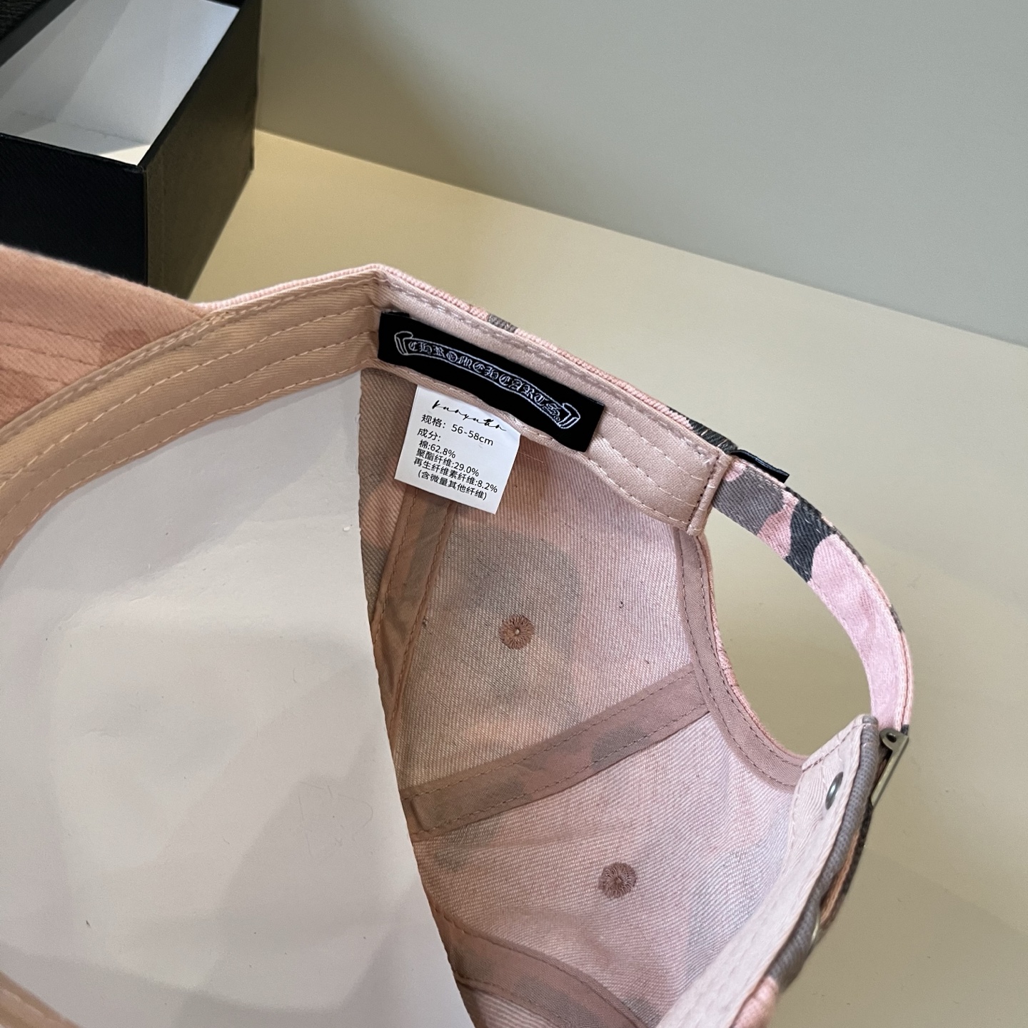  克罗心最新时尚前卫的休闲设计风格，戴上头就是这样好看看哦，做工精细，男女同款！