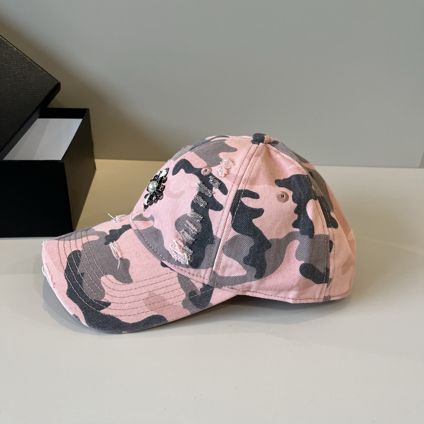  克罗心最新时尚前卫的休闲设计风格，戴上头就是这样好看看哦，做工精细，男女同款！