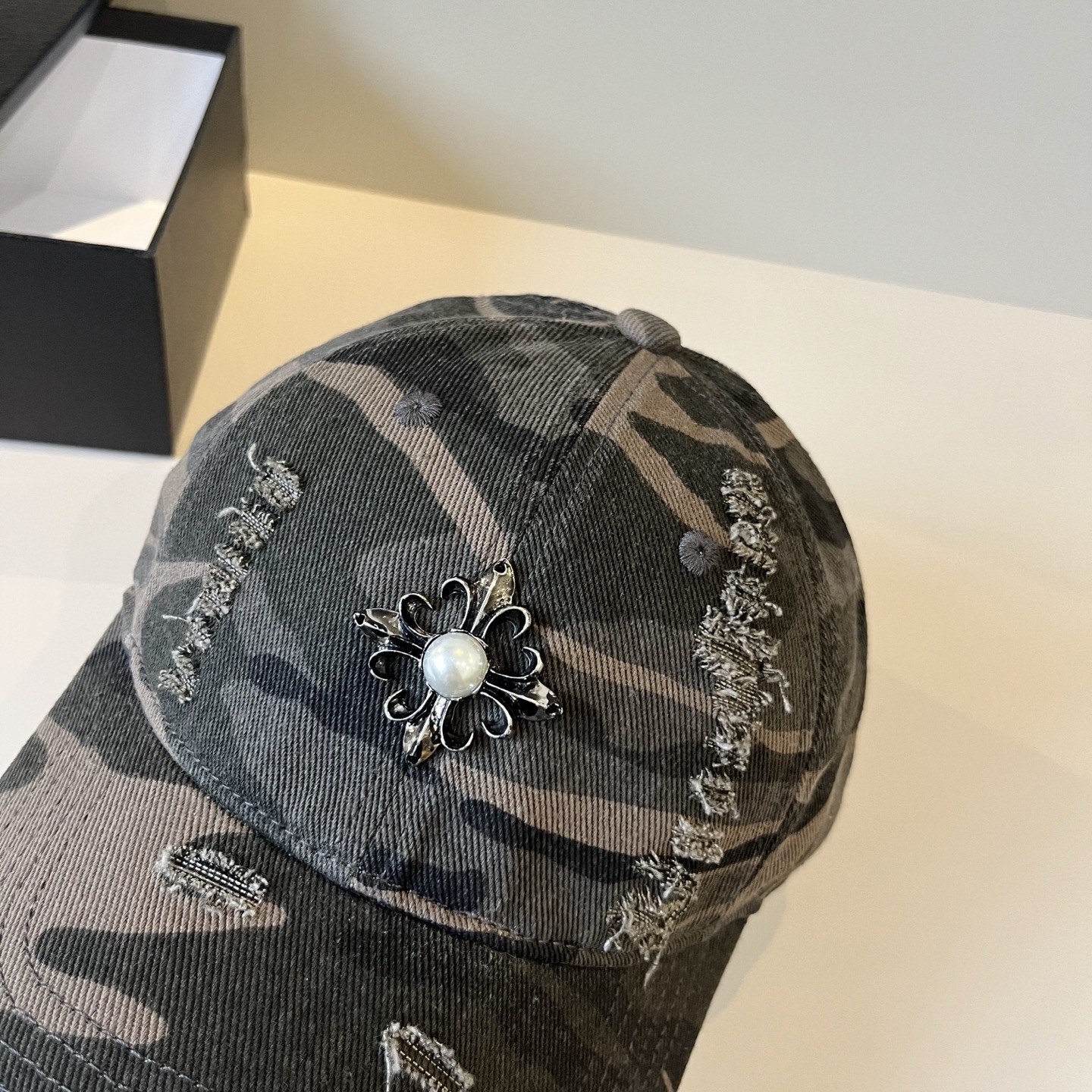  克罗心最新时尚前卫的休闲设计风格，戴上头就是这样好看看哦，做工精细，男女同款！