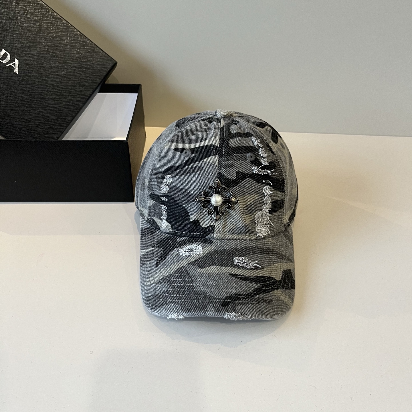  克罗心最新时尚前卫的休闲设计风格，戴上头就是这样好看看哦，做工精细，男女同款！