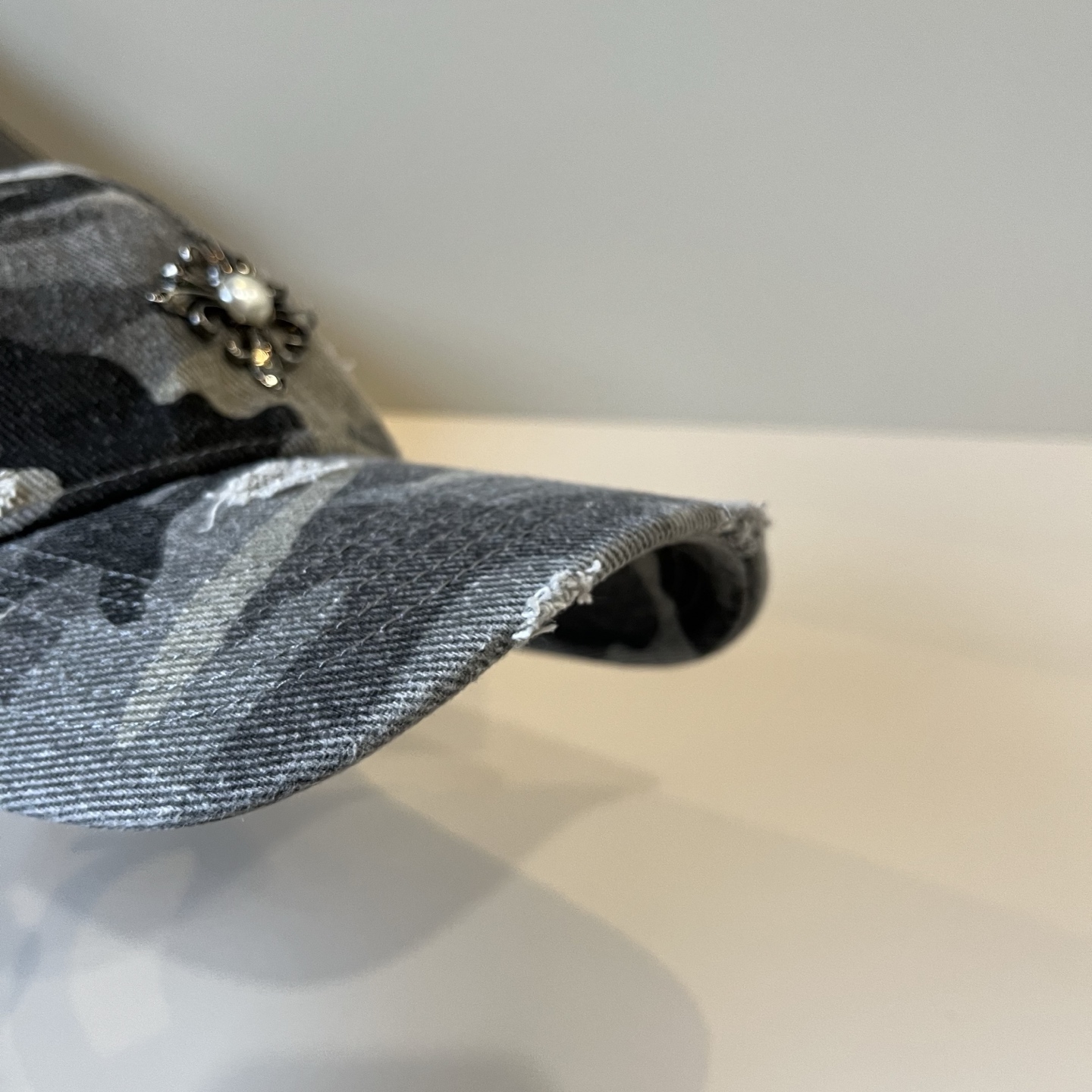  克罗心最新时尚前卫的休闲设计风格，戴上头就是这样好看看哦，做工精细，男女同款！