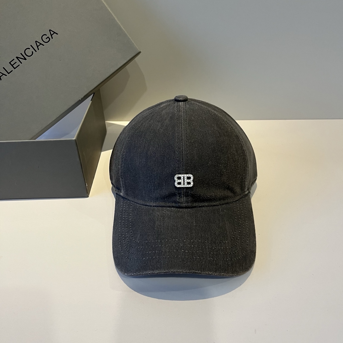 NO:361696,BALENCIAGA's new logo baseball cap, cool colors, different styles for men and women, the first batch is shipped first!  Paris fans must-have!  Hat straw hat fisherman hat baseball hat, hat, balenciaga, balenciaga, espadrilles, hatsBALENCIAGA巴黎世家新款logo棒球帽,很酷的色系,男女佩戴都有不同style,第一批抢先出货！巴黎粉必入款！帽子草帽渔夫帽棒球帽,帽子,balenciaga,balenciaga,espadrilles,hats,hat