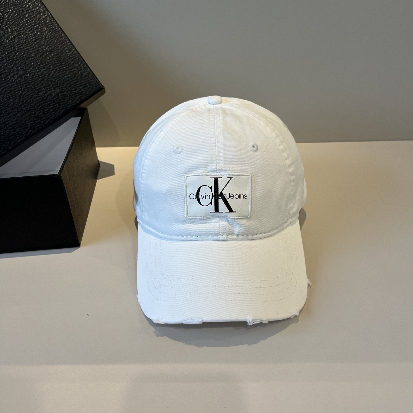 NO:361622,Calvin Klein, CKlogo baseball cap Please identify the only version of the high-end quality market, recommended by Xiaohongshu, fashionable and versatile, one that many celebrities like, very explosive, very popular, very beautiful hat, straw hat, fisherman hat, baseball cap, hat, louis vuitton, espadrilles, hatsCalvin Klein,CKlogo棒球帽 请认准高端品质市场唯一对版,小红书推荐,时尚百搭,众多明星都喜欢的一款,非常爆,非常火,非常好看帽子草帽渔夫帽棒球帽,帽子,louis vuitton,espadrilles,hats,hat