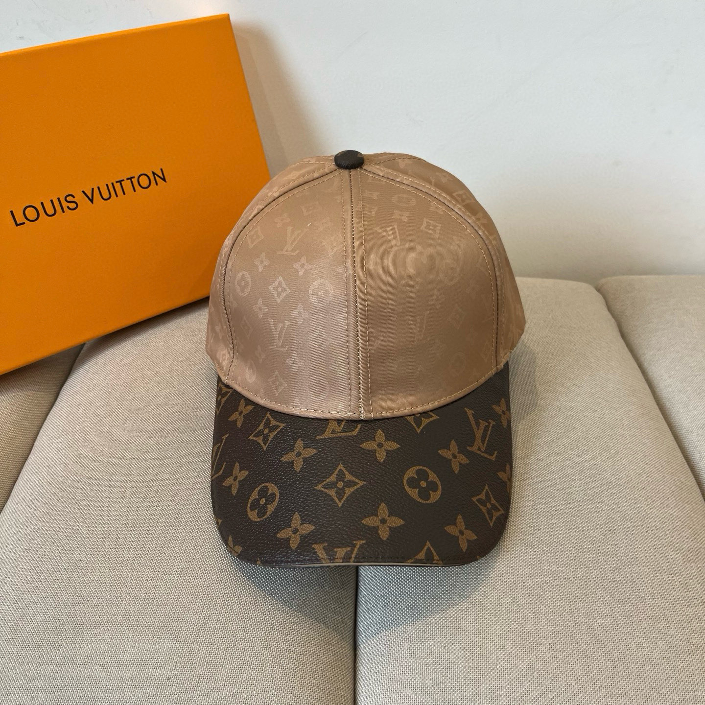 🧢路易威登棒球帽 LouisVuitton😍新款LV棒球帽，重工打造♥️高端大气，百搭款🤗男女通用！跑量