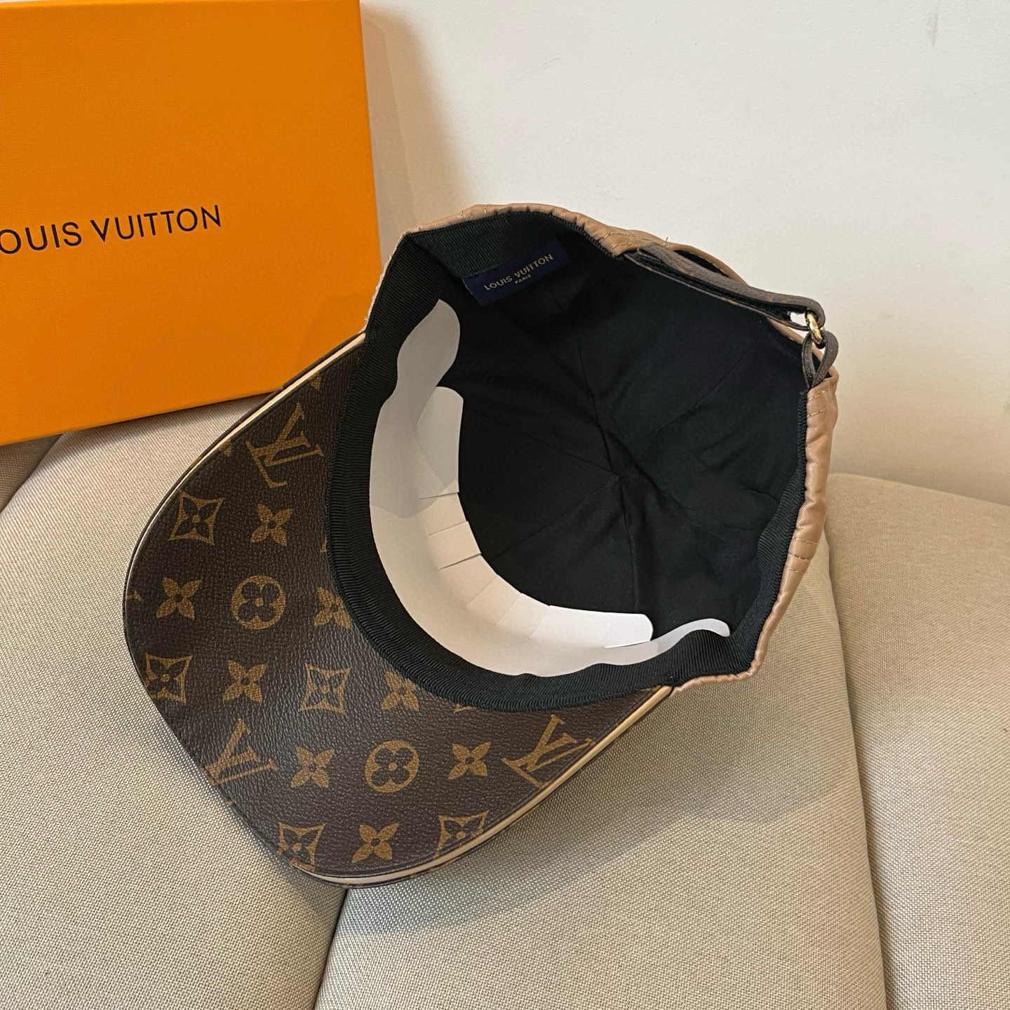 🧢路易威登棒球帽 LouisVuitton😍新款LV棒球帽，重工打造♥️高端大气，百搭款🤗男女通用！跑量