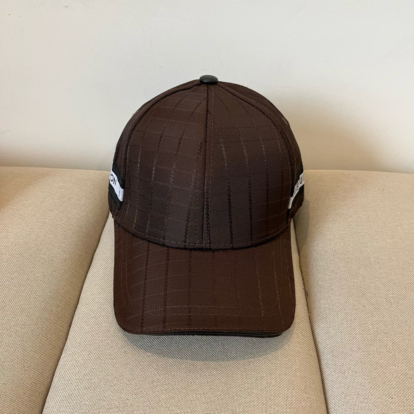 🧢路易威登棒球帽 LouisVuitton😍新款LV棒球帽，重工打造♥️高端大气，百搭款🤗男女通用！跑量
