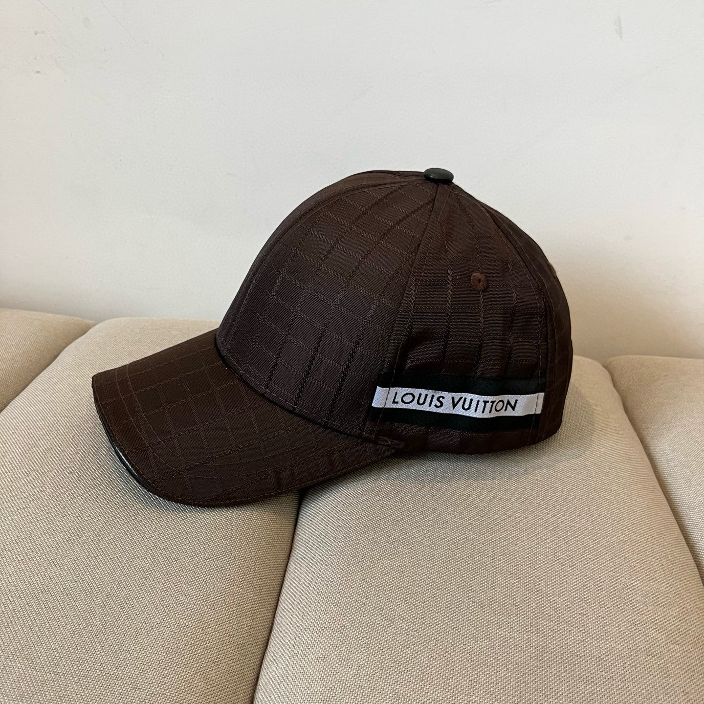 🧢路易威登棒球帽 LouisVuitton😍新款LV棒球帽，重工打造♥️高端大气，百搭款🤗男女通用！跑量