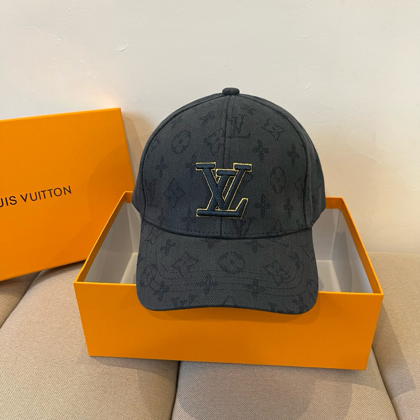 🧢路易威登棒球帽 LouisVuitton😍新款LV棒球帽，重工打造♥️高端大气，百搭款🤗男女通用！跑量