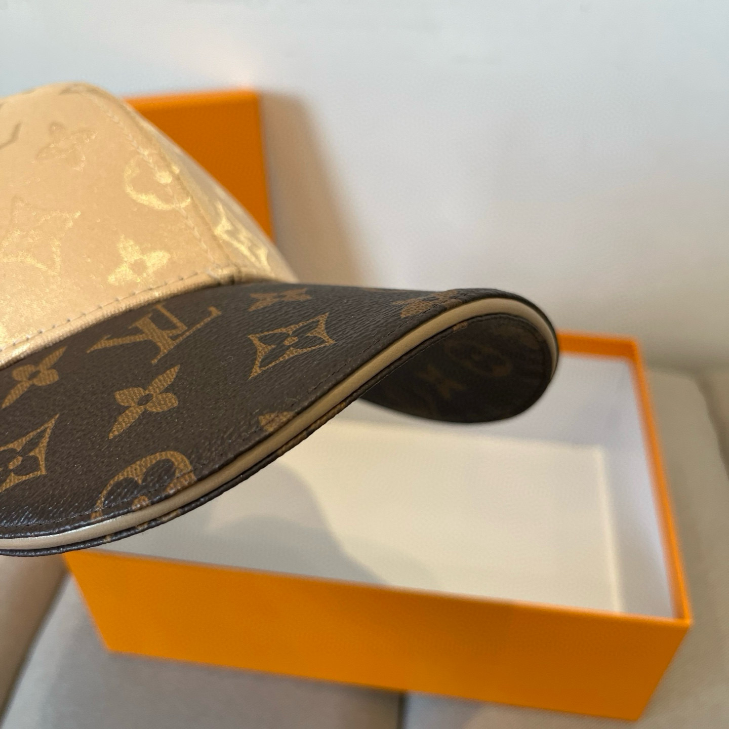 🧢路易威登棒球帽 LouisVuitton😍新款LV棒球帽，重工打造♥️高端大气，百搭款🤗男女通用！跑量