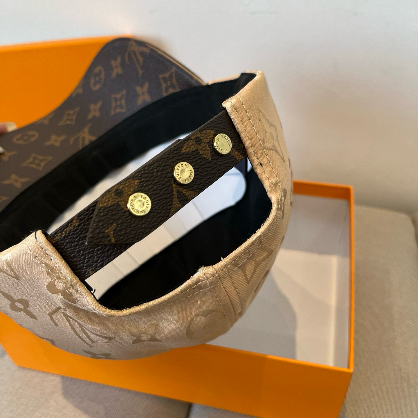 🧢路易威登棒球帽 LouisVuitton😍新款LV棒球帽，重工打造♥️高端大气，百搭款🤗男女通用！跑量