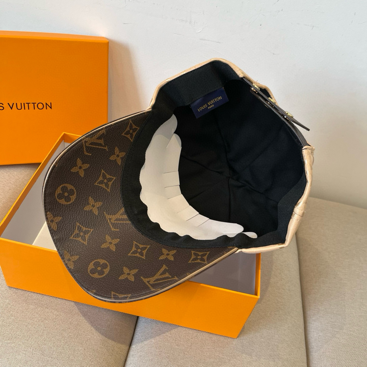 🧢路易威登棒球帽 LouisVuitton😍新款LV棒球帽，重工打造♥️高端大气，百搭款🤗男女通用！跑量