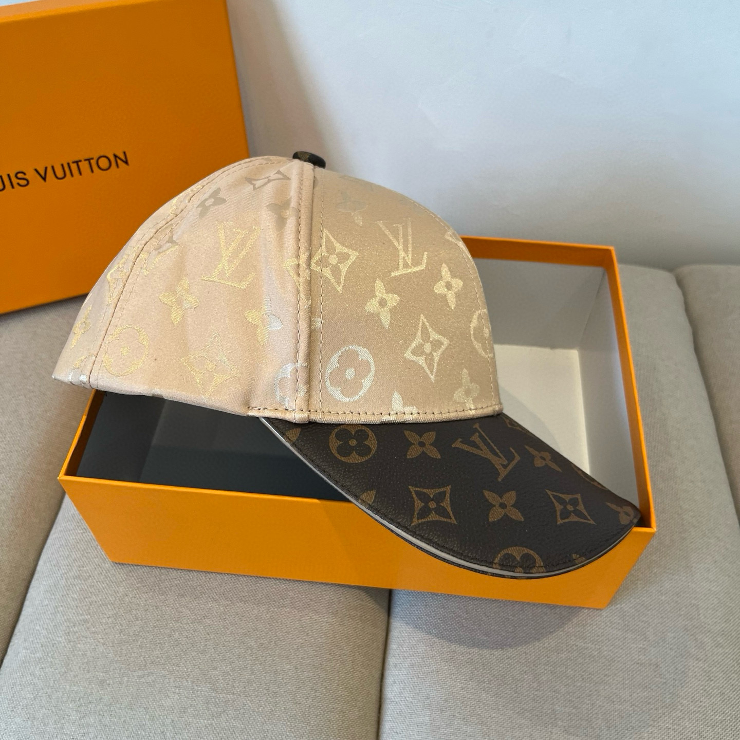 🧢路易威登棒球帽 LouisVuitton😍新款LV棒球帽，重工打造♥️高端大气，百搭款🤗男女通用！跑量