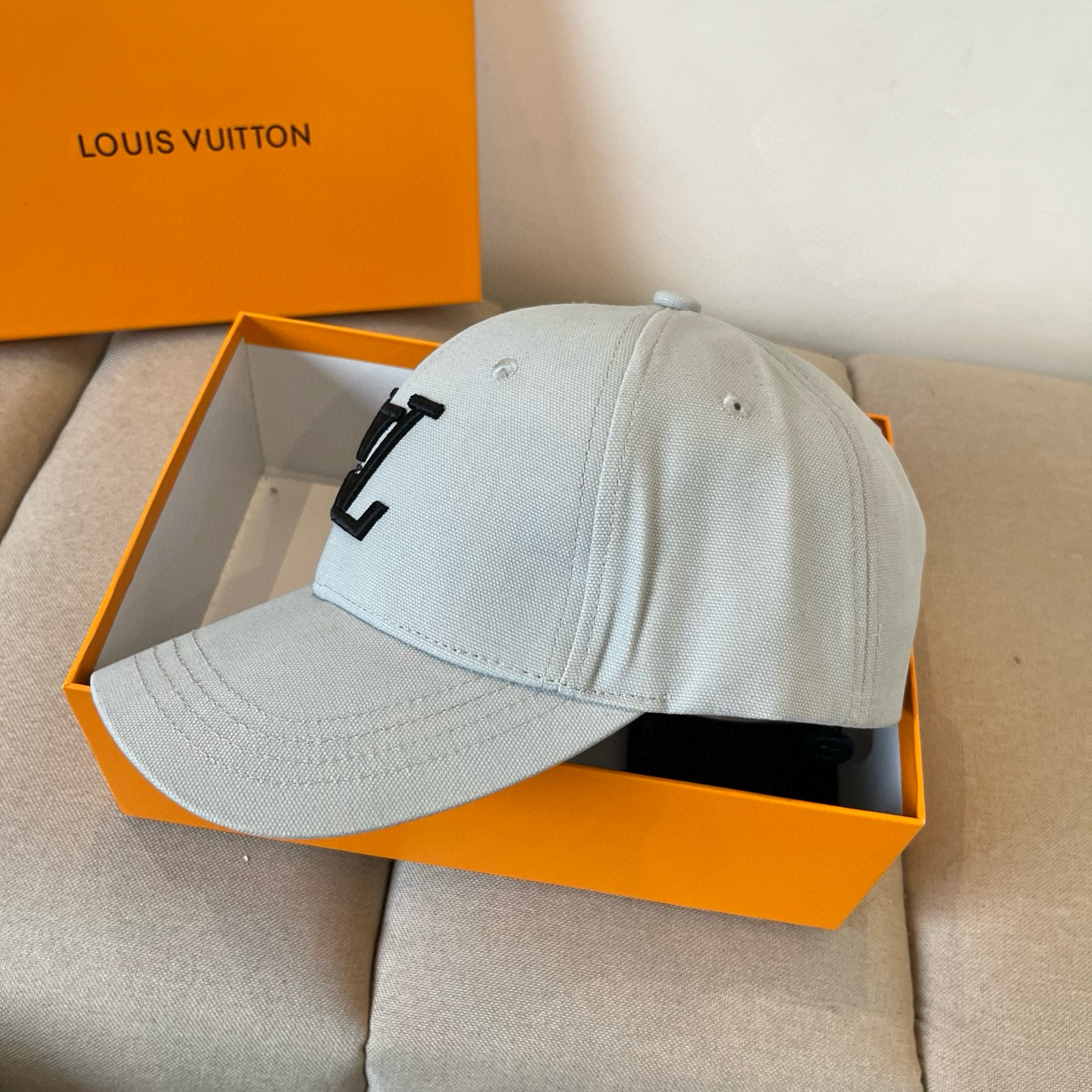 🧢路易威登棒球帽 LouisVuitton😍新款LV棒球帽，重工打造♥️高端大气，百搭款🤗男女通用！跑量