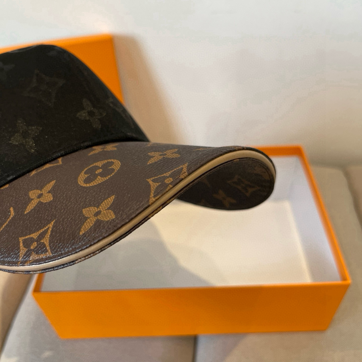 🧢路易威登棒球帽 LouisVuitton😍新款LV棒球帽，重工打造♥️高端大气，百搭款🤗男女通用！跑量