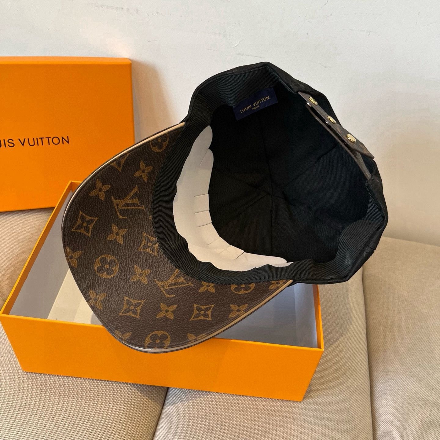 🧢路易威登棒球帽 LouisVuitton😍新款LV棒球帽，重工打造♥️高端大气，百搭款🤗男女通用！跑量