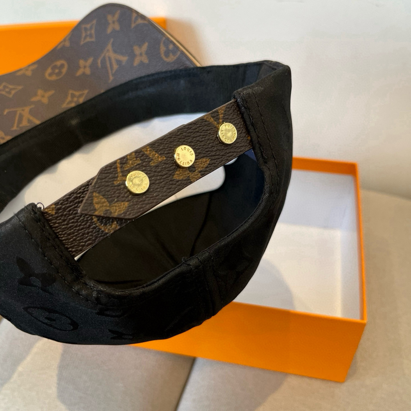 🧢路易威登棒球帽 LouisVuitton😍新款LV棒球帽，重工打造♥️高端大气，百搭款🤗男女通用！跑量