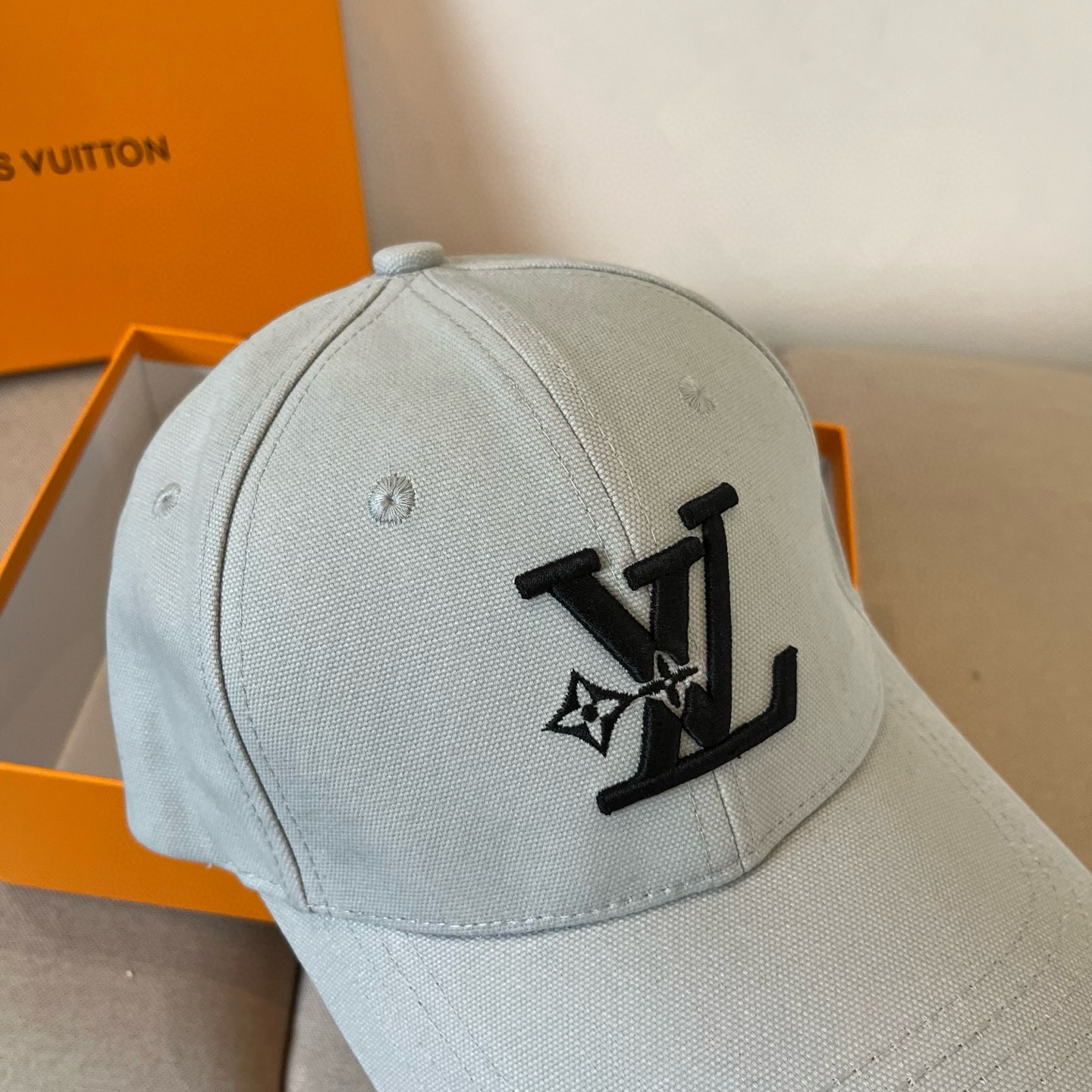 🧢路易威登棒球帽 LouisVuitton😍新款LV棒球帽，重工打造♥️高端大气，百搭款🤗男女通用！跑量