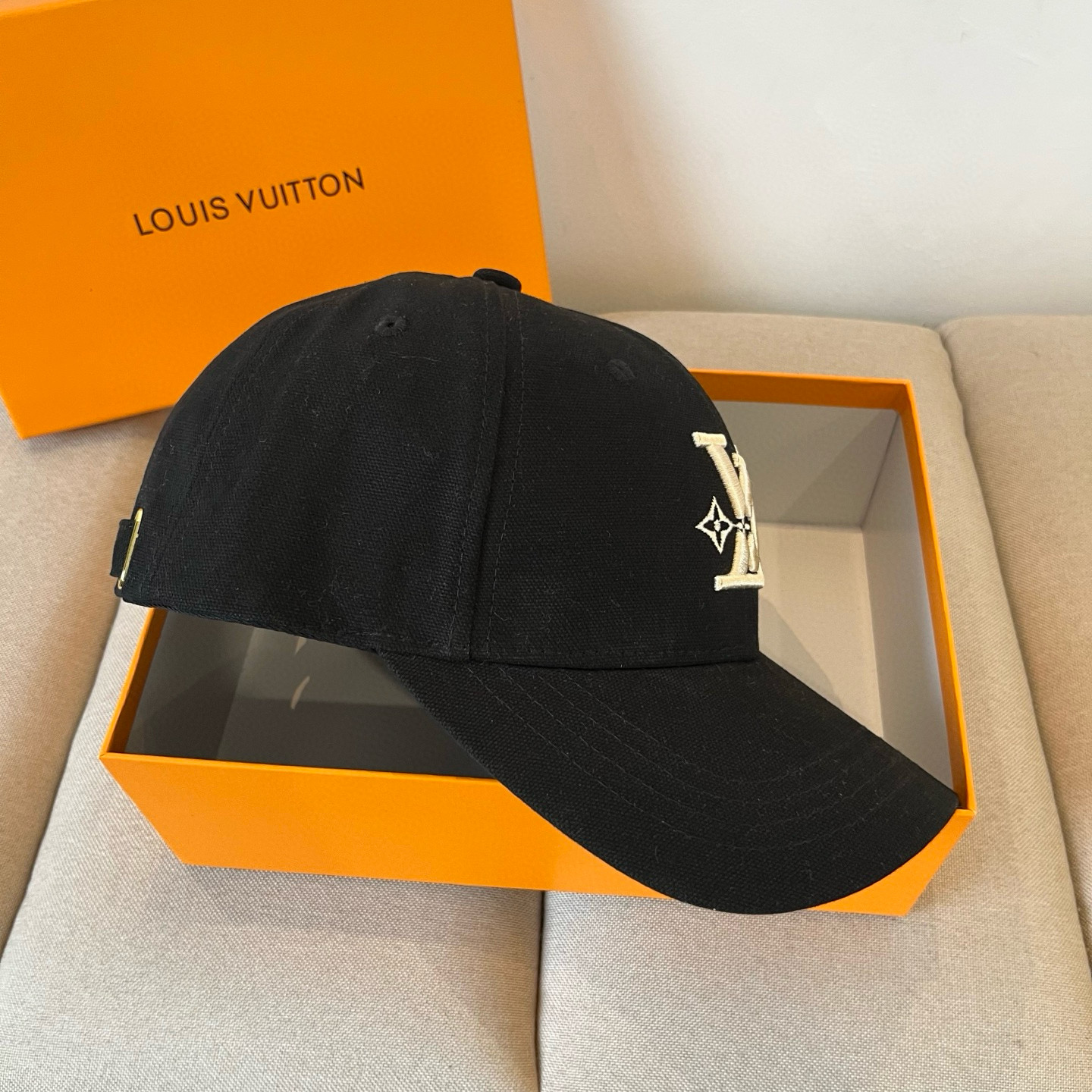 🧢路易威登棒球帽 LouisVuitton😍新款LV棒球帽，重工打造♥️高端大气，百搭款🤗男女通用！跑量