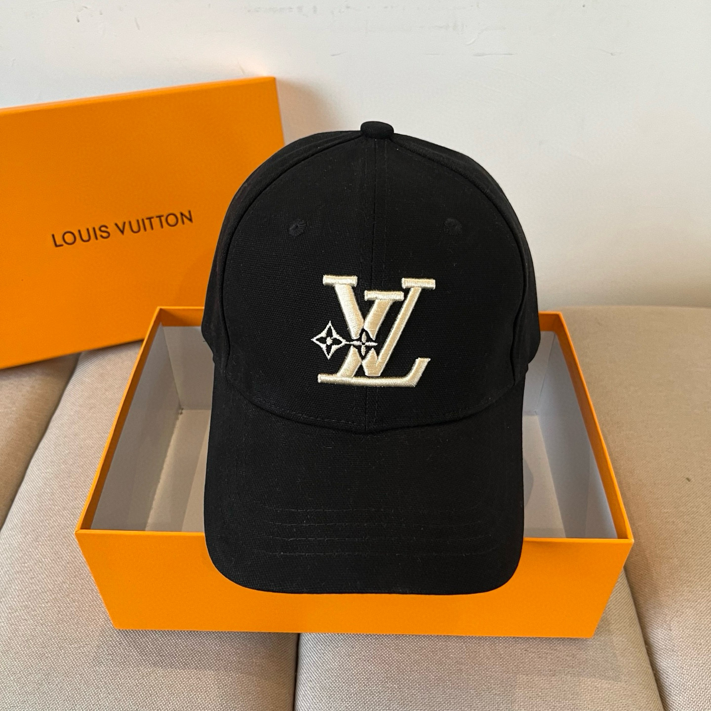 🧢路易威登棒球帽 LouisVuitton😍新款LV棒球帽，重工打造♥️高端大气，百搭款🤗男女通用！跑量