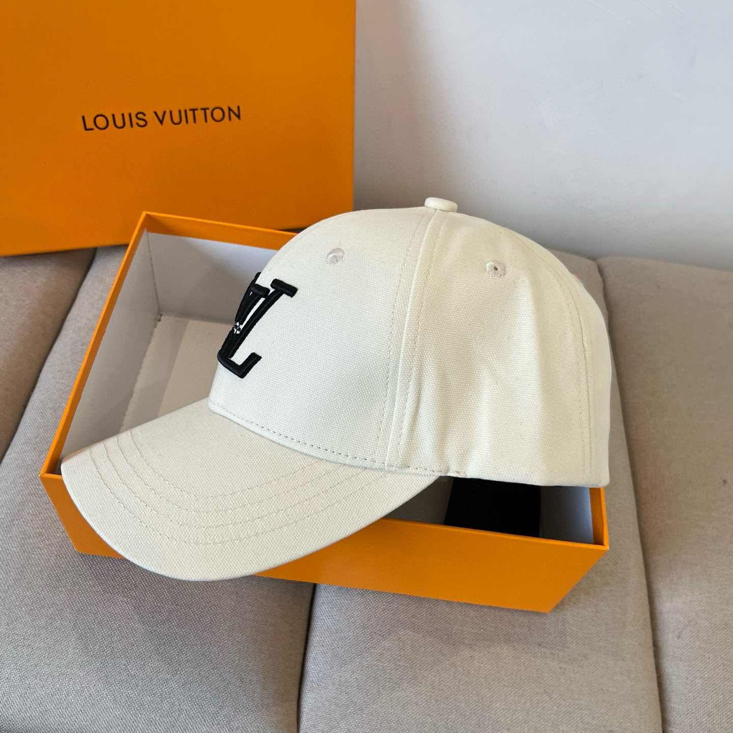 🧢路易威登棒球帽 LouisVuitton😍新款LV棒球帽，重工打造♥️高端大气，百搭款🤗男女通用！跑量