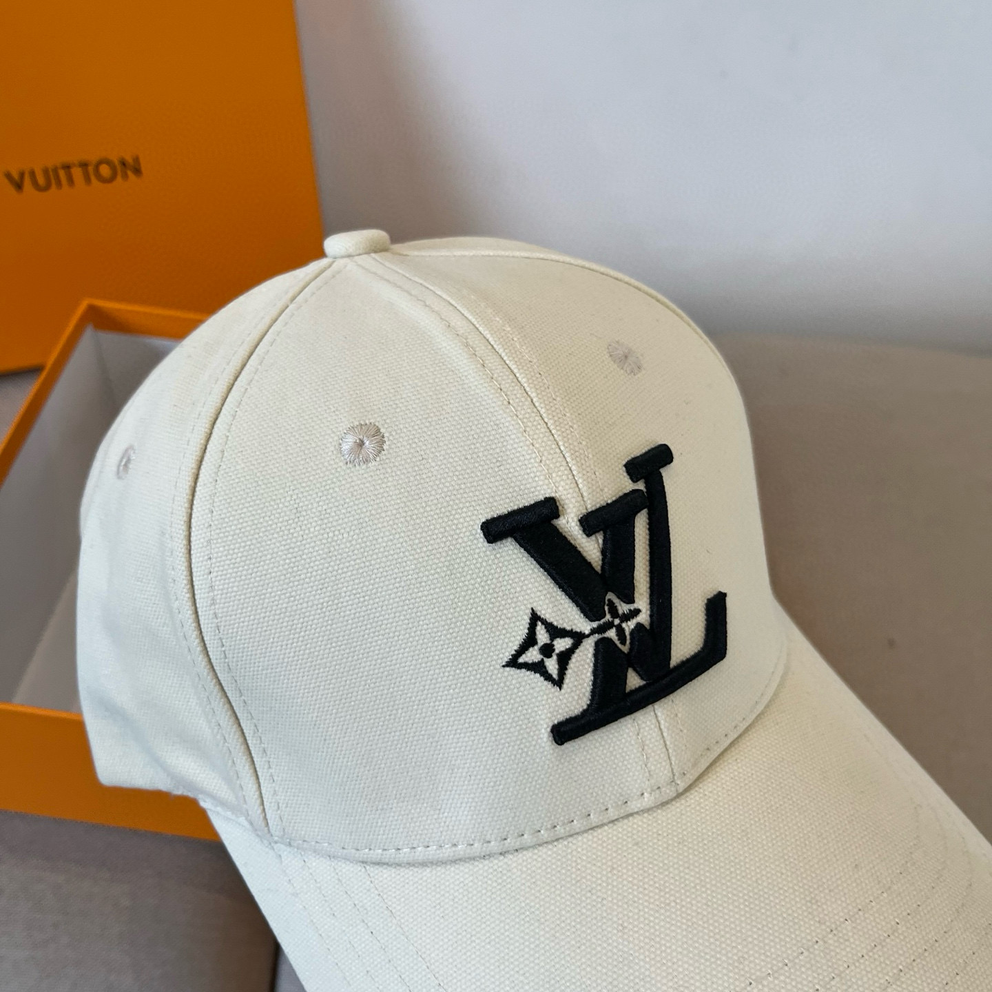 🧢路易威登棒球帽 LouisVuitton😍新款LV棒球帽，重工打造♥️高端大气，百搭款🤗男女通用！跑量