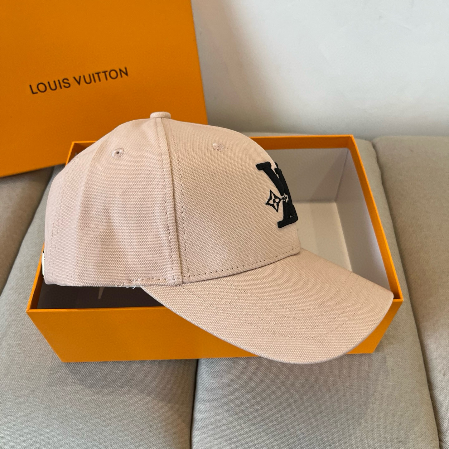 🧢路易威登棒球帽 LouisVuitton😍新款LV棒球帽，重工打造♥️高端大气，百搭款🤗男女通用！跑量
