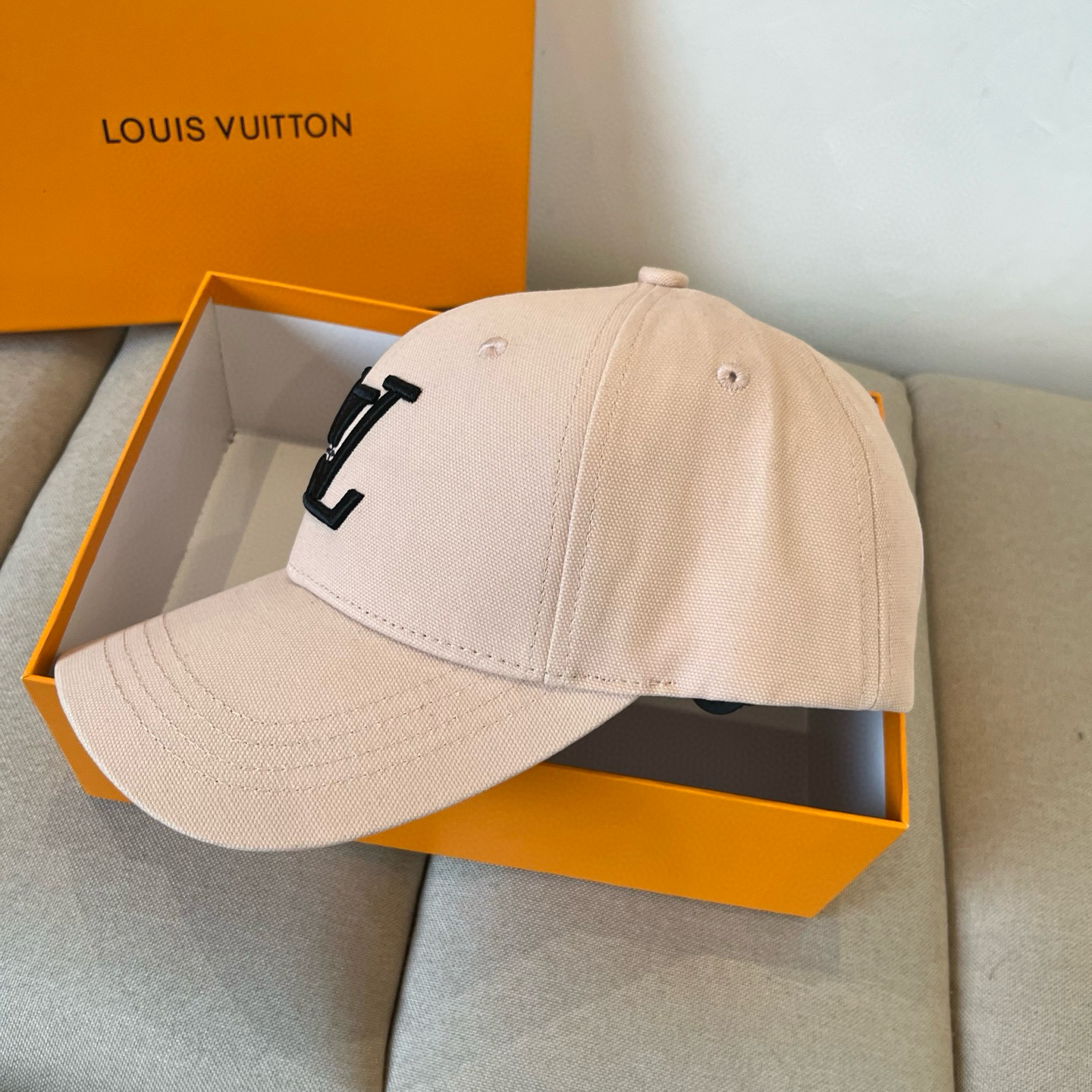🧢路易威登棒球帽 LouisVuitton😍新款LV棒球帽，重工打造♥️高端大气，百搭款🤗男女通用！跑量