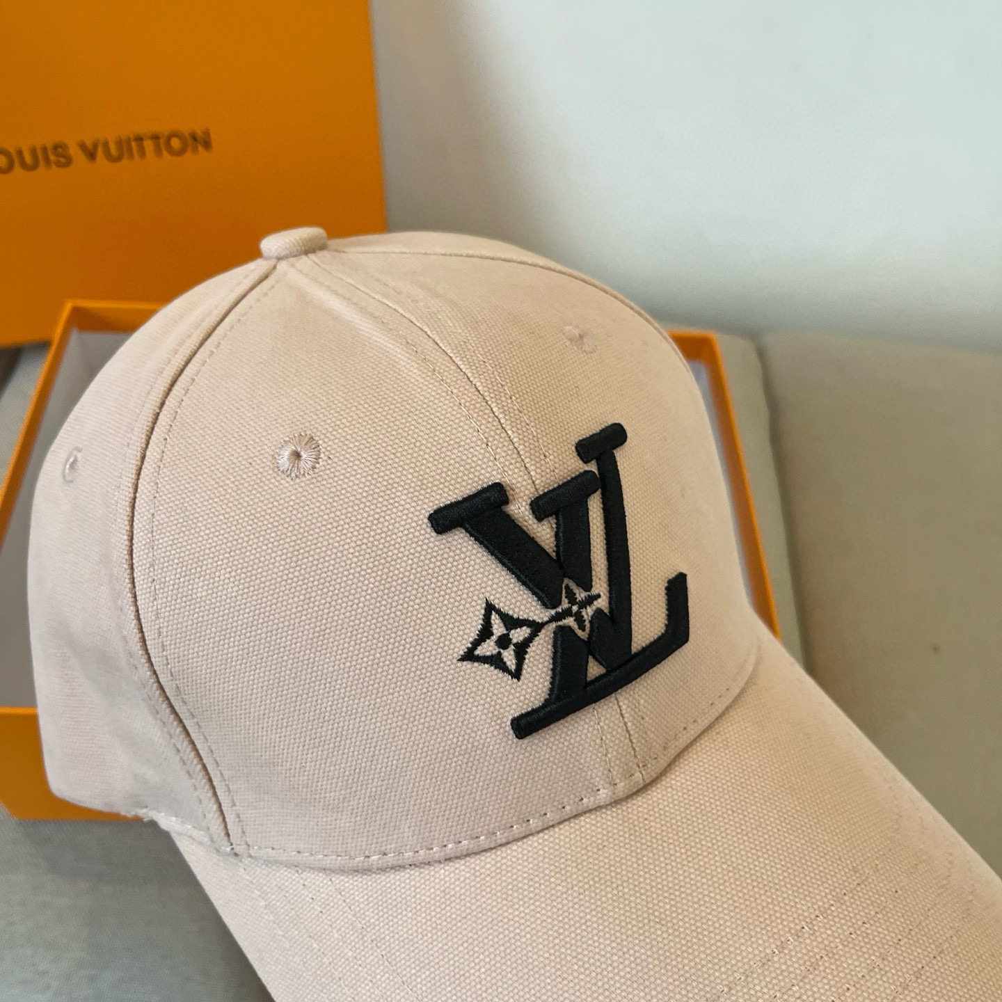 🧢路易威登棒球帽 LouisVuitton😍新款LV棒球帽，重工打造♥️高端大气，百搭款🤗男女通用！跑量