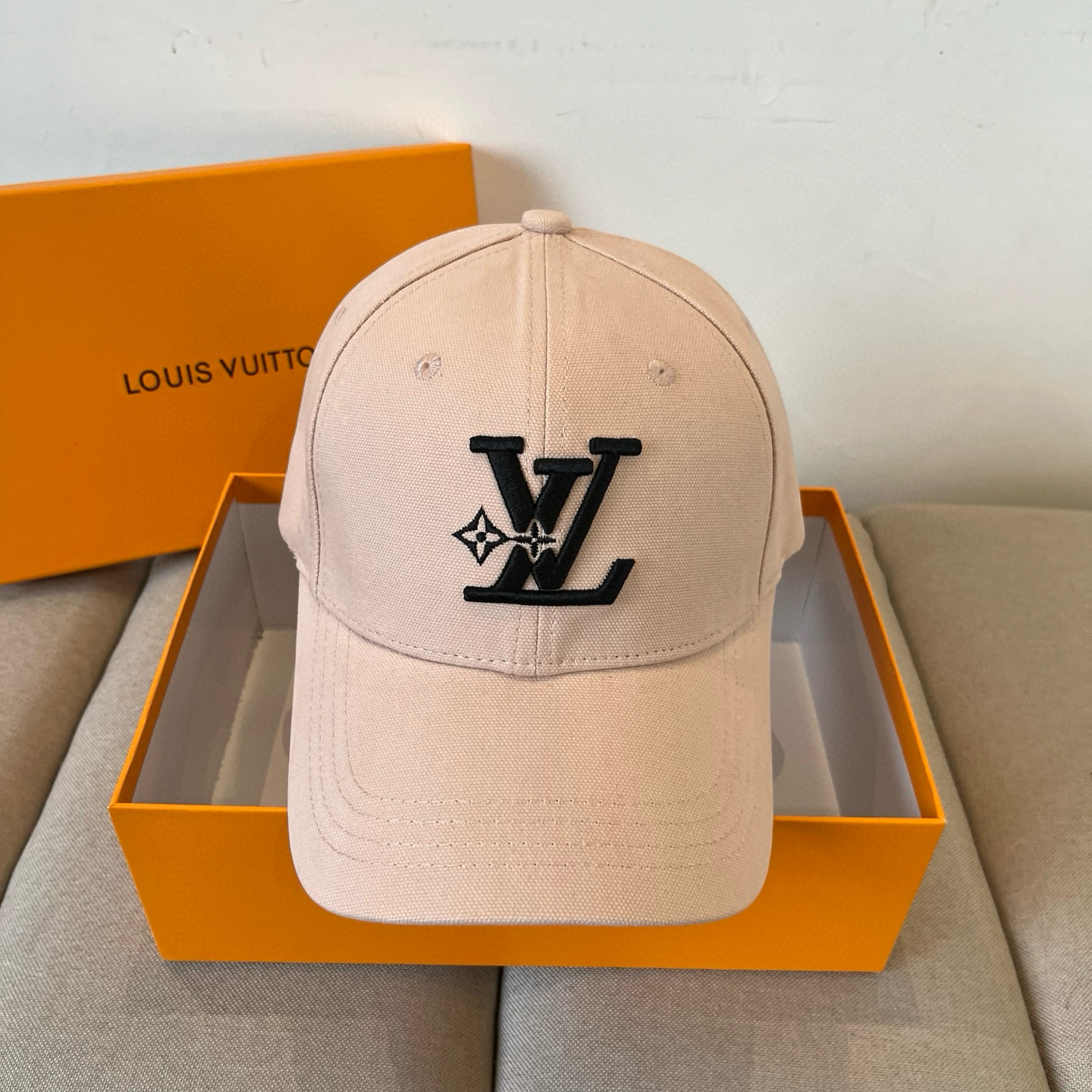 🧢路易威登棒球帽 LouisVuitton😍新款LV棒球帽，重工打造♥️高端大气，百搭款🤗男女通用！跑量