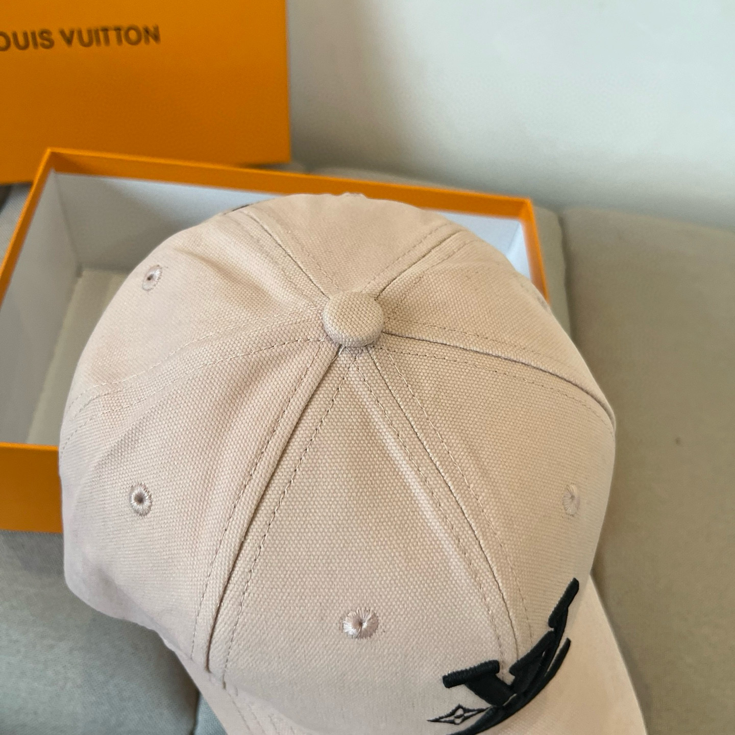 🧢路易威登棒球帽 LouisVuitton😍新款LV棒球帽，重工打造♥️高端大气，百搭款🤗男女通用！跑量