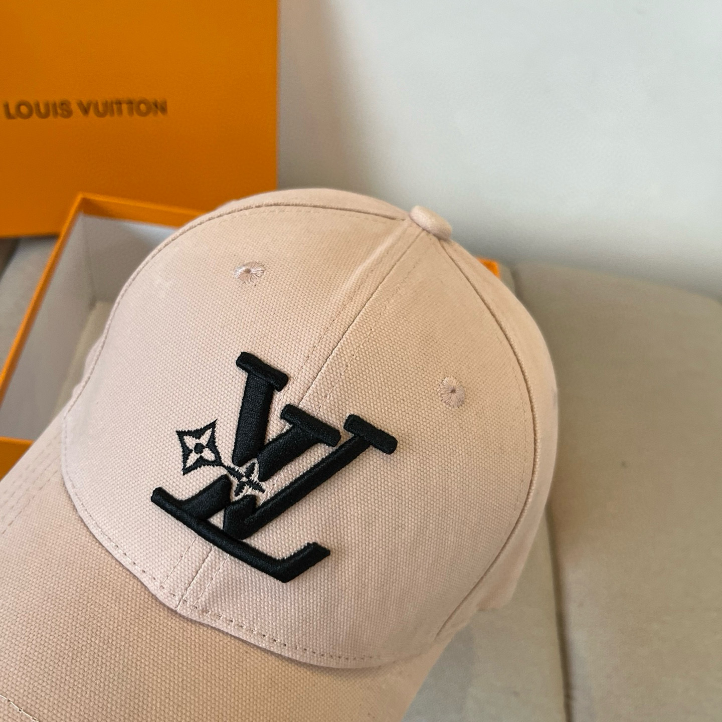 🧢路易威登棒球帽 LouisVuitton😍新款LV棒球帽，重工打造♥️高端大气，百搭款🤗男女通用！跑量