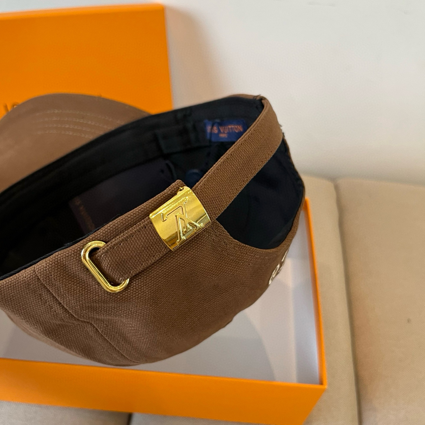 🧢路易威登棒球帽 LouisVuitton😍新款LV棒球帽，重工打造♥️高端大气，百搭款🤗男女通用！跑量