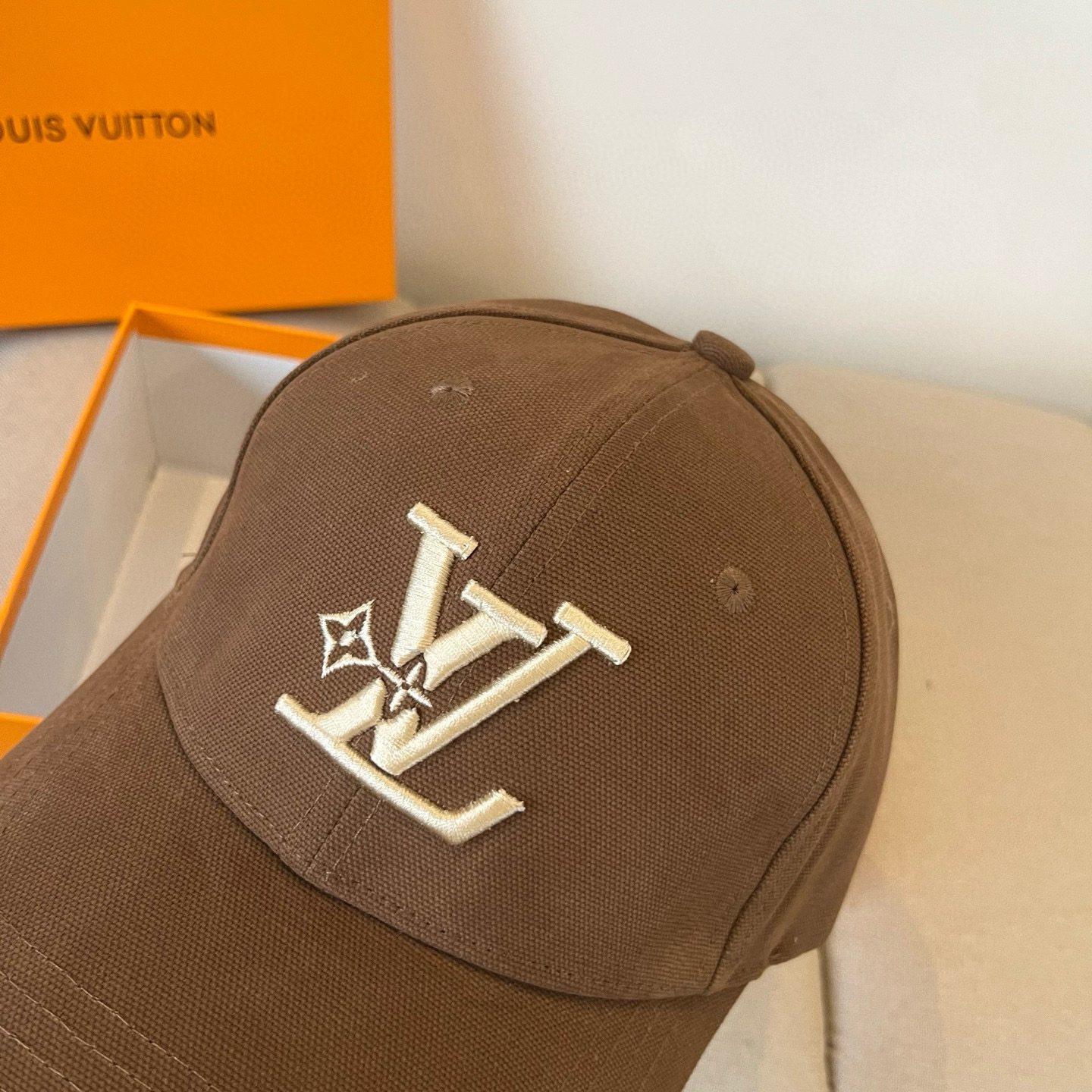 🧢路易威登棒球帽 LouisVuitton😍新款LV棒球帽，重工打造♥️高端大气，百搭款🤗男女通用！跑量