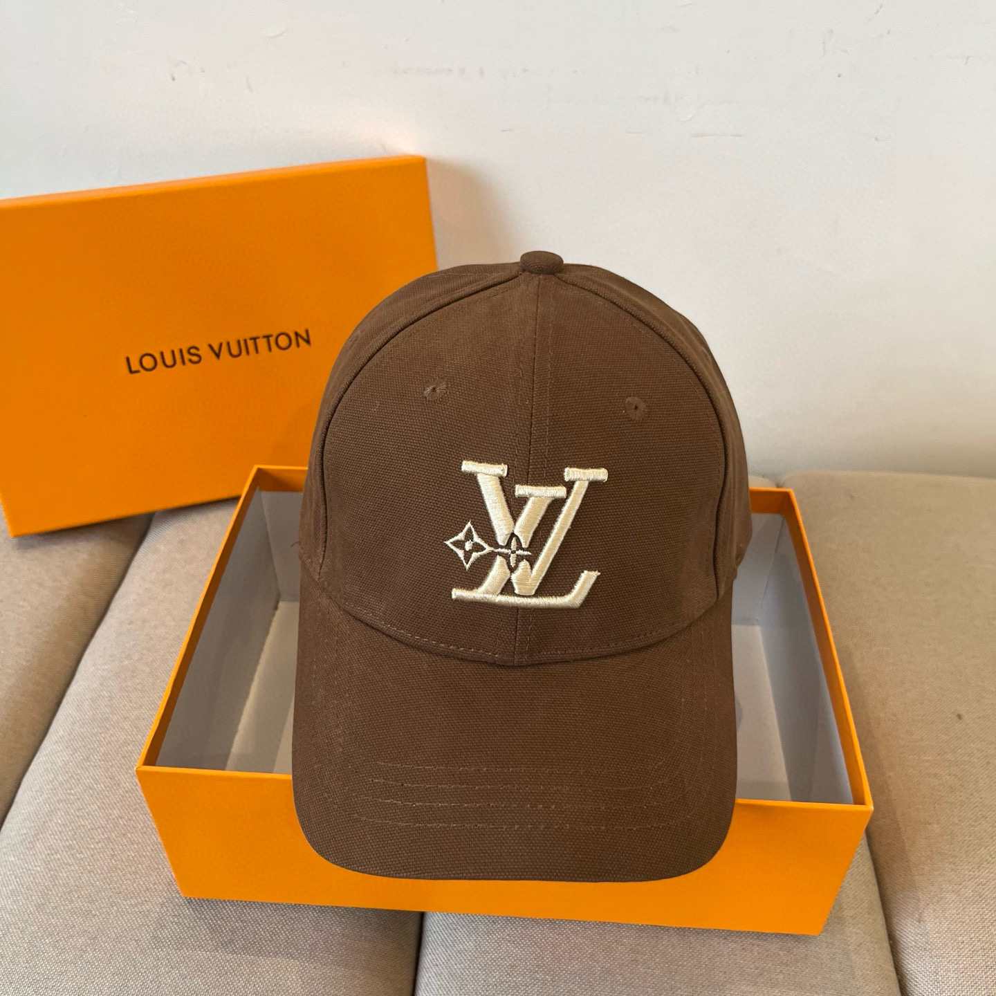 🧢路易威登棒球帽 LouisVuitton😍新款LV棒球帽，重工打造♥️高端大气，百搭款🤗男女通用！跑量