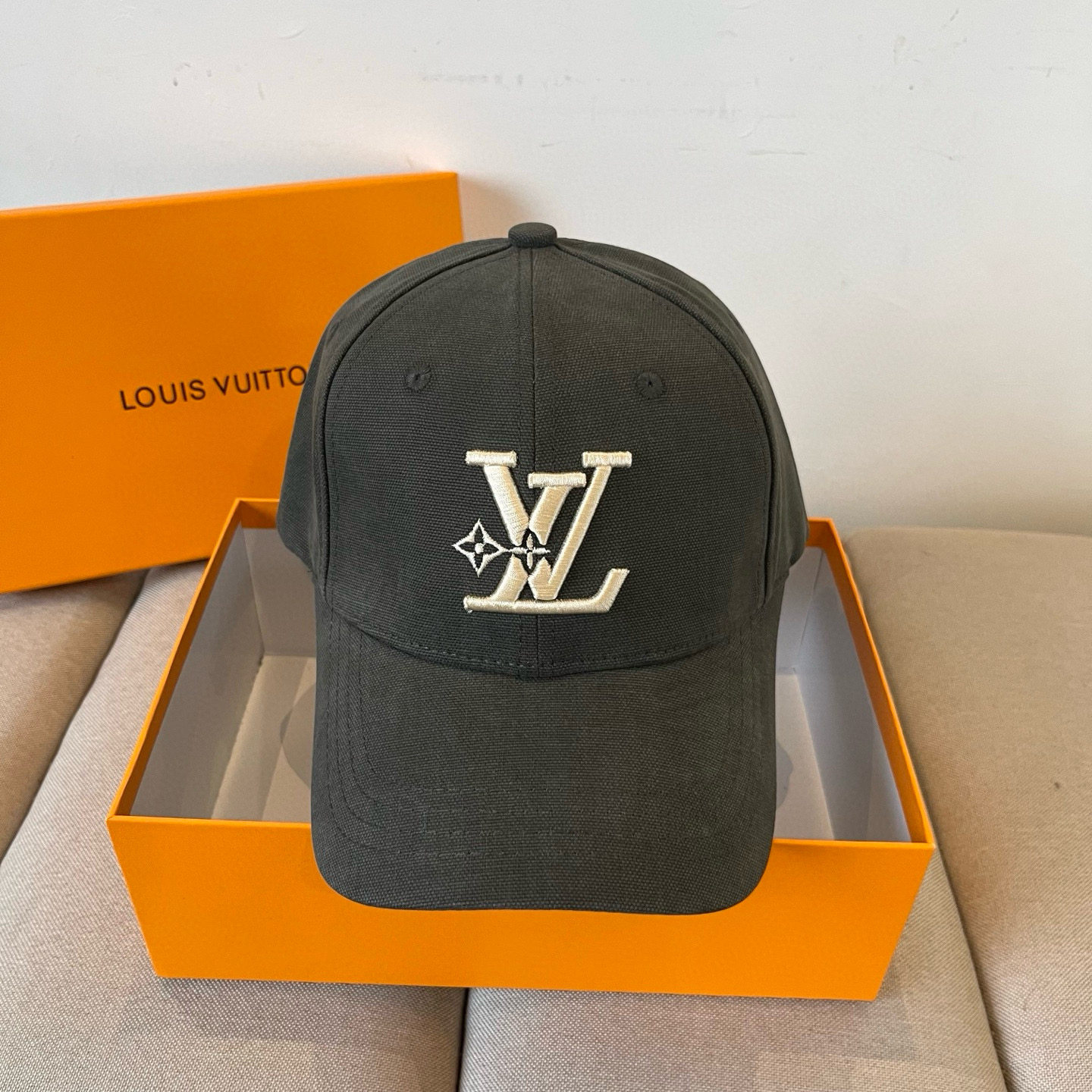🧢路易威登棒球帽 LouisVuitton😍新款LV棒球帽，重工打造♥️高端大气，百搭款🤗男女通用！跑量